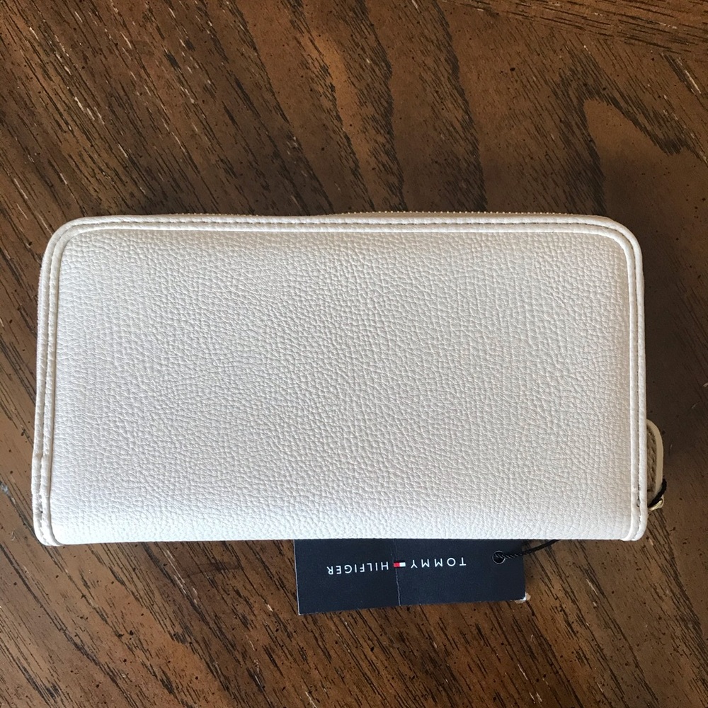 Tommy Hilfiger Women Wallet - Picture 2 of 4